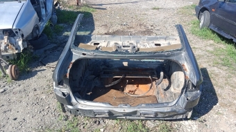 Renault Megane 1 arka kesme çamurluk panel