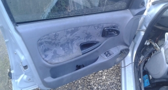 renault megane 1 sökme sol ön kapı döşemesi
