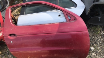 Renault megane Coupe sağ ön kapı boş