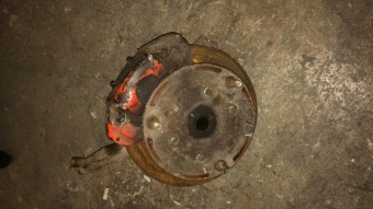 renault r12 komple sağ taşıyıcı disk fren merkezi