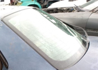 renault r19 1.6 çıkma arka cam.