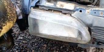 renault r19 1.6 çıkma sağ far.