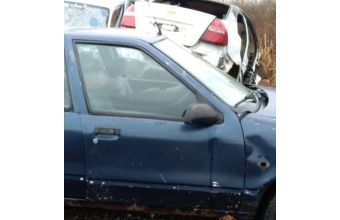 renault r19 1.6 çıkma sağ ön dolu kapı.
