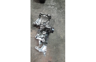 Renault scenic 1 1.6 16v k4m direksiyon pompa sarz dinamo ayagı braket