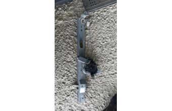 Renault Scenic 2 sağ ön cam krikosu