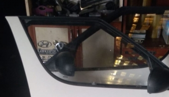 skoda roomster çıkma sağ ön kapı camı