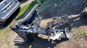 Toyota Auris 2010 sağ ön şase çeyrek