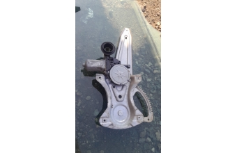 Toyota auris sağ arka kapı cam krikosu