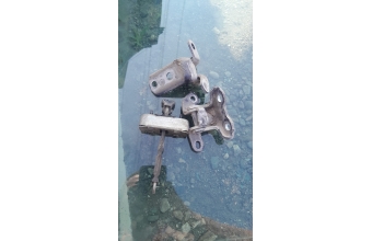 Toyota auris sağ arka kapı menteşe