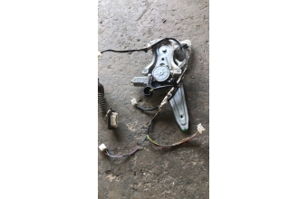 Toyota Aurıs sol arka kapı Cam kriko