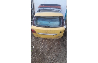 Toyota avensis bagaj kapagı