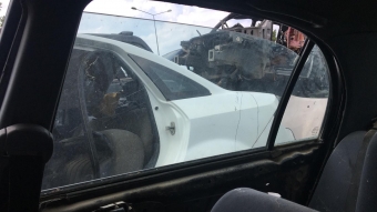 toyota carina çıkma sağ arka kapı camı