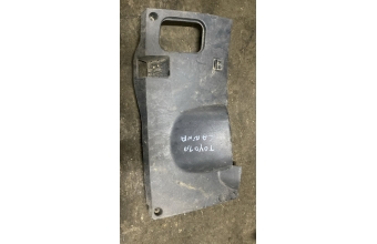 Toyota carina direksiyon alt plastiği