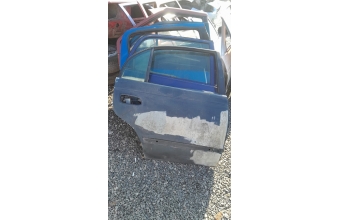 Toyota carina sag arka kapı