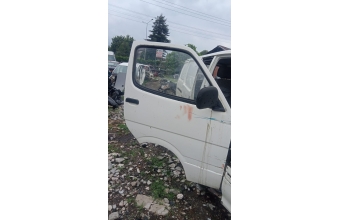 Toyota hiace sağ ön kapi