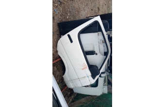 Toyota hiace sağ ön kapı