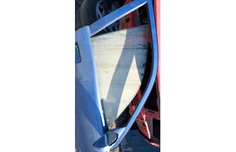 Toyota starlet sağ ön kapı camı
