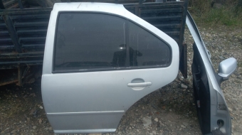 volkswagen bora çıkma dolu sol arka kapı.