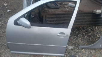 volkswagen bora comfortline çıkma orjinal sol ön dolu kapı.