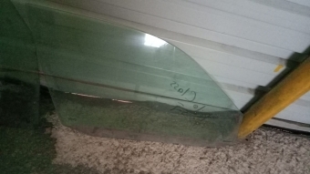 Volkswagen Polo classic sağ ön kapı camı