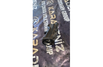 Volkswagen Transporter T4 (2.4 D, 2.5 TDI yağ filtresi braketi / gövdesidir