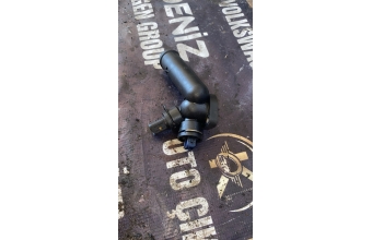Volkswagen Transporter T4 motor soğutma suyu flanşı (su flanşı / termostat gövdesi)