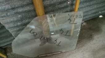 Volkswagen Transporter T4 sol ön kapı camı