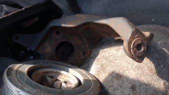 Volkwagen Caddy 2000 model mazot pompa ayağı braket