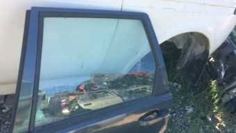 volvo 460 çıkma sol arka kapı camı